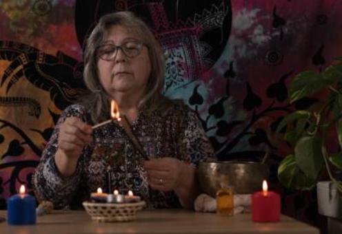 Aslı: 40 jaar ervaring in T&#252;rk kahve falı, tarot, b&#252;y&#252; bozma &amp; spirituele temizlik.