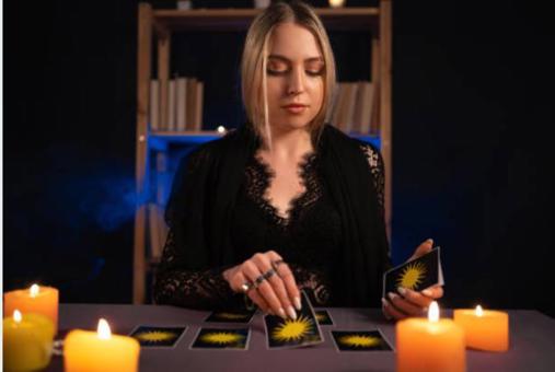 Ingrid – Expert in complexe liefdesrelaties, heldervoelend, helderwetend &amp; kaartlegster.